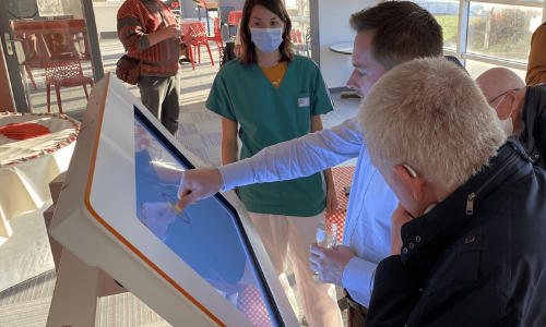 Table de rééducation tactile et interactive à Trestel