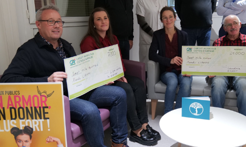 Remise de don de 14.000 € par La Ligue contre le Cancer et de Leucémie Espoir 22 Remise de don de 14.000 € par La Ligue contre le Cancer et de Leucémie Espoir 22