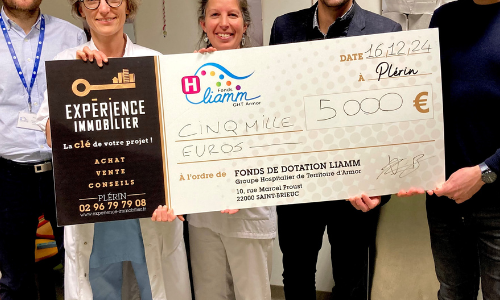 Remise de don de 5.000 € au Fonds Liamm par Expérience Immobilier de Plérin Remise de don de 5.000 € au Fonds Liamm par Expérience Immobilier de Plérin