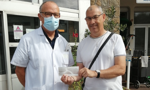800 € de don en faveur du projet de Communication Alternative Améliorée par l'association 800 € de don en faveur du projet de Communication Alternative Améliorée par l'association